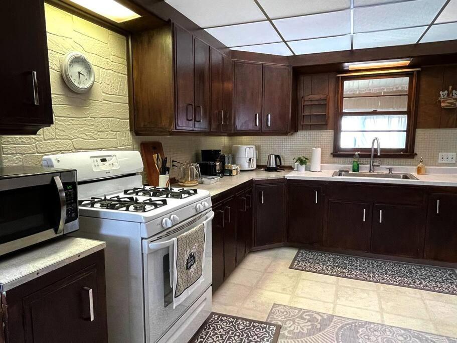 Entire Home In Buffalo - 6 Guests 3 Bedroom 1 Bath - Convenient Location - 25Min To Niagara Falls Zewnętrze zdjęcie